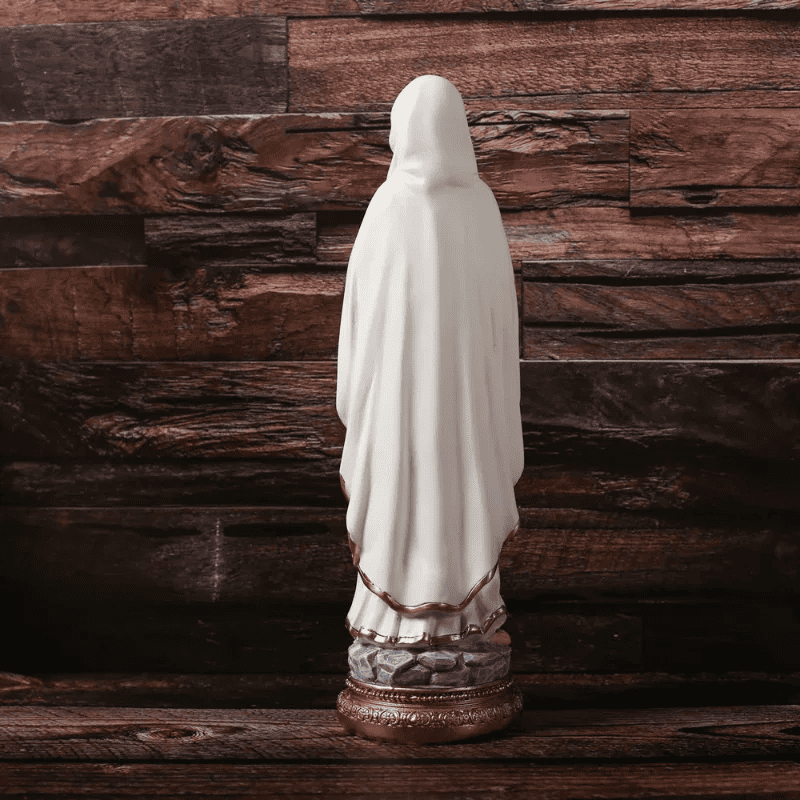 Virgen de Lourdes – Luz de Esperanza