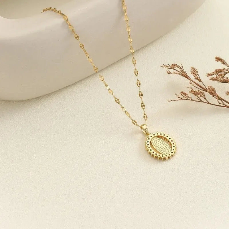 Collar Guadalupe con Detalles en Zirconia