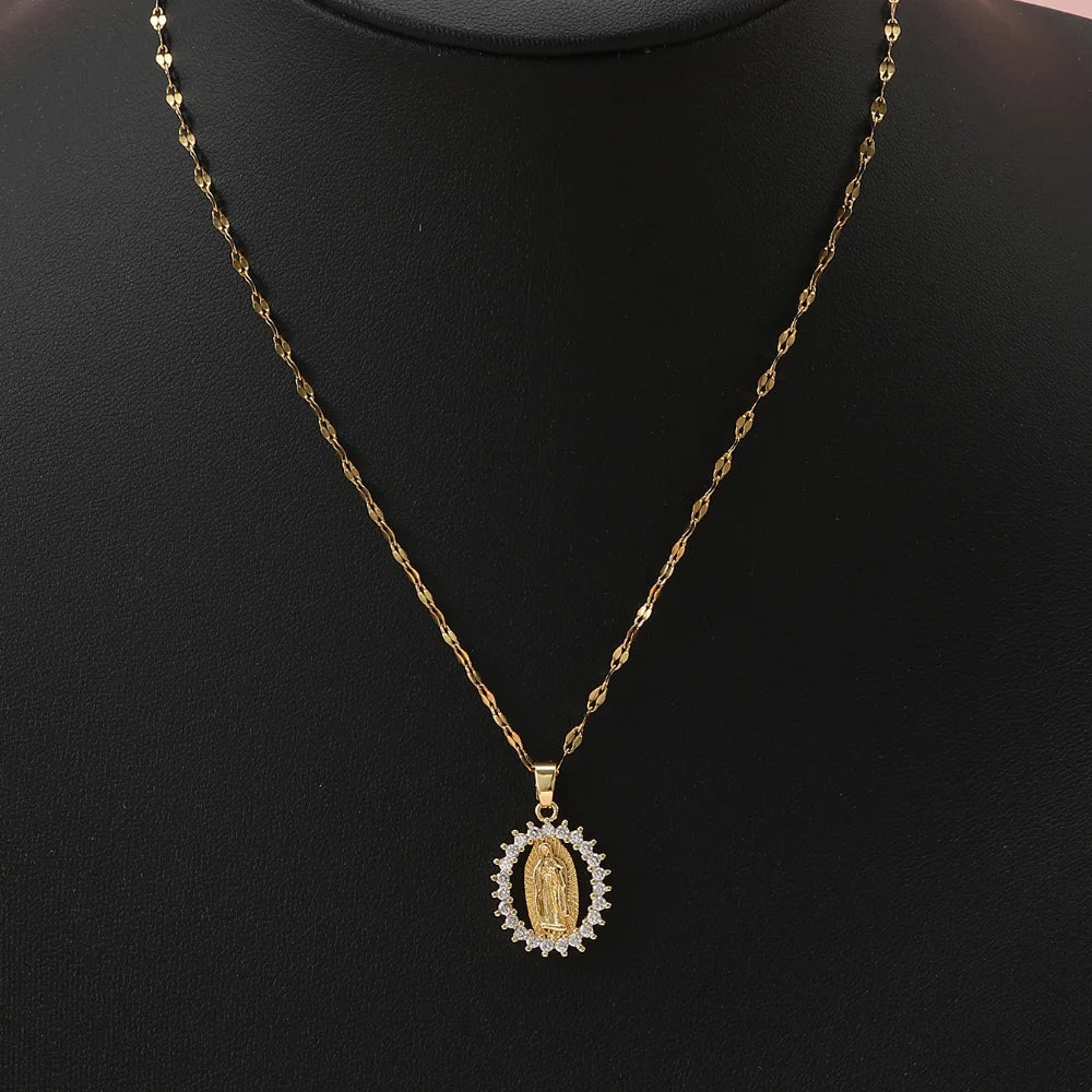 Collar Guadalupe con Detalles en Zirconia