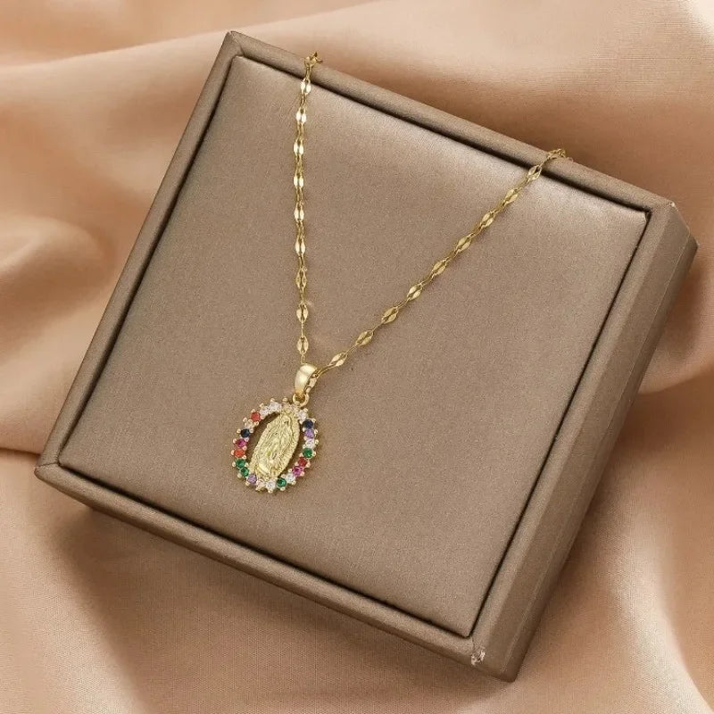 Collar Guadalupe con Detalles en Zirconia