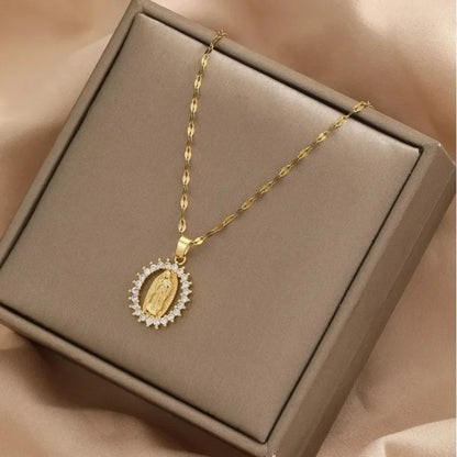 Collar Guadalupe con Detalles en Zirconia